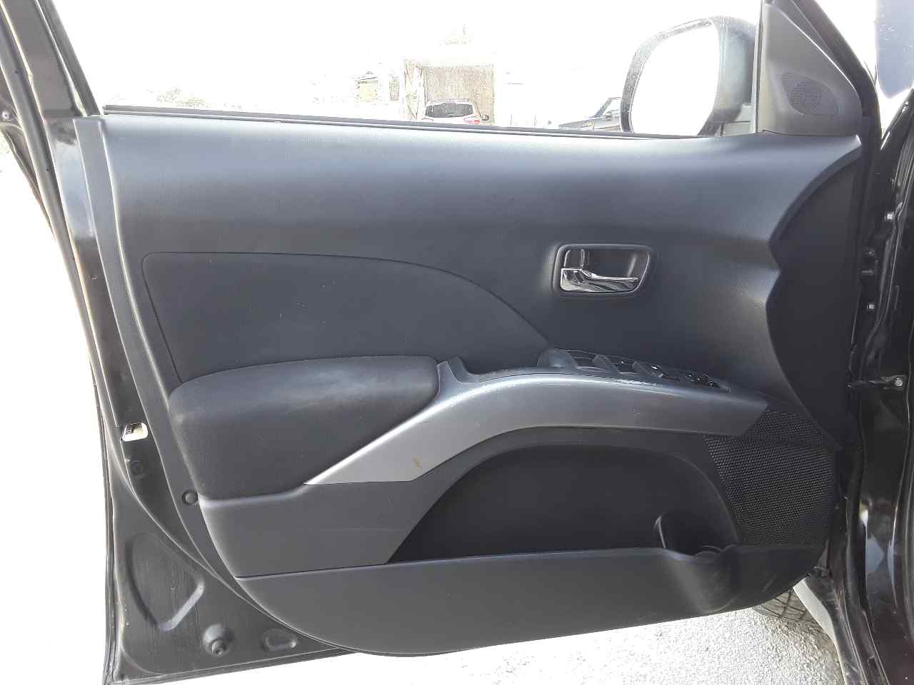 Front left door trim, photo 1 of 2