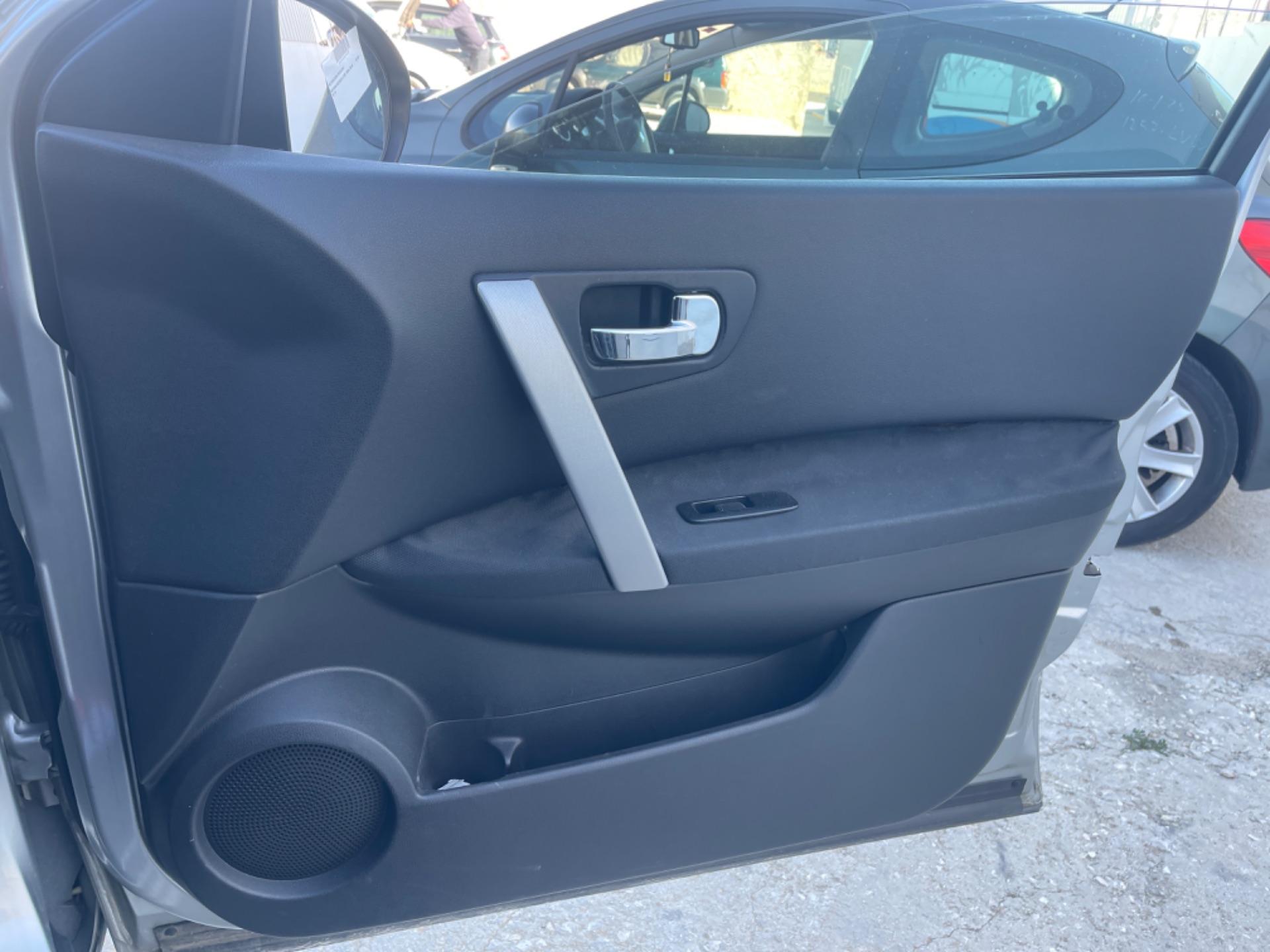 Front right door trim, photo 1 of 1