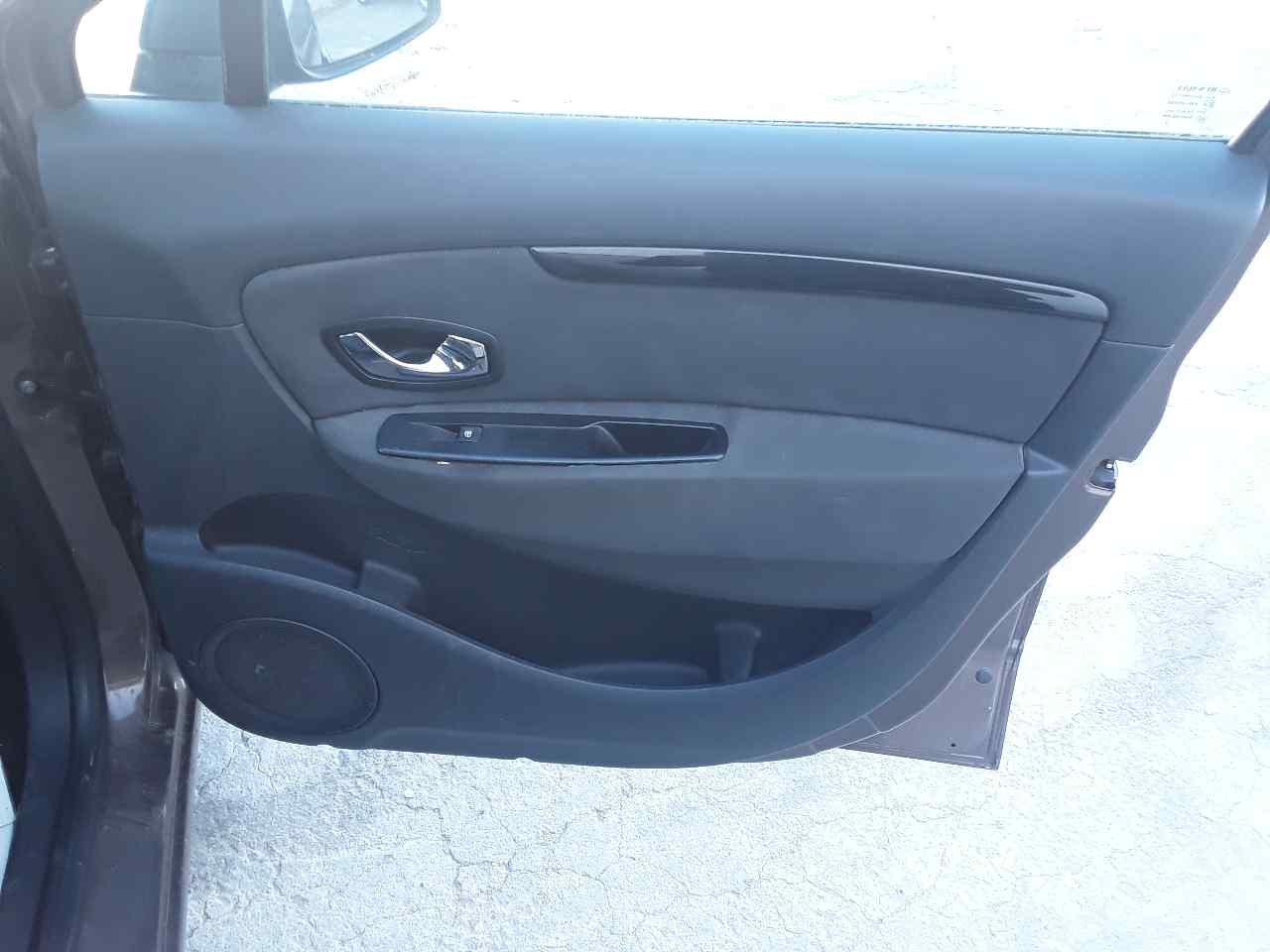 Guarnecido puerta delantera derecha, foto 1 de 1