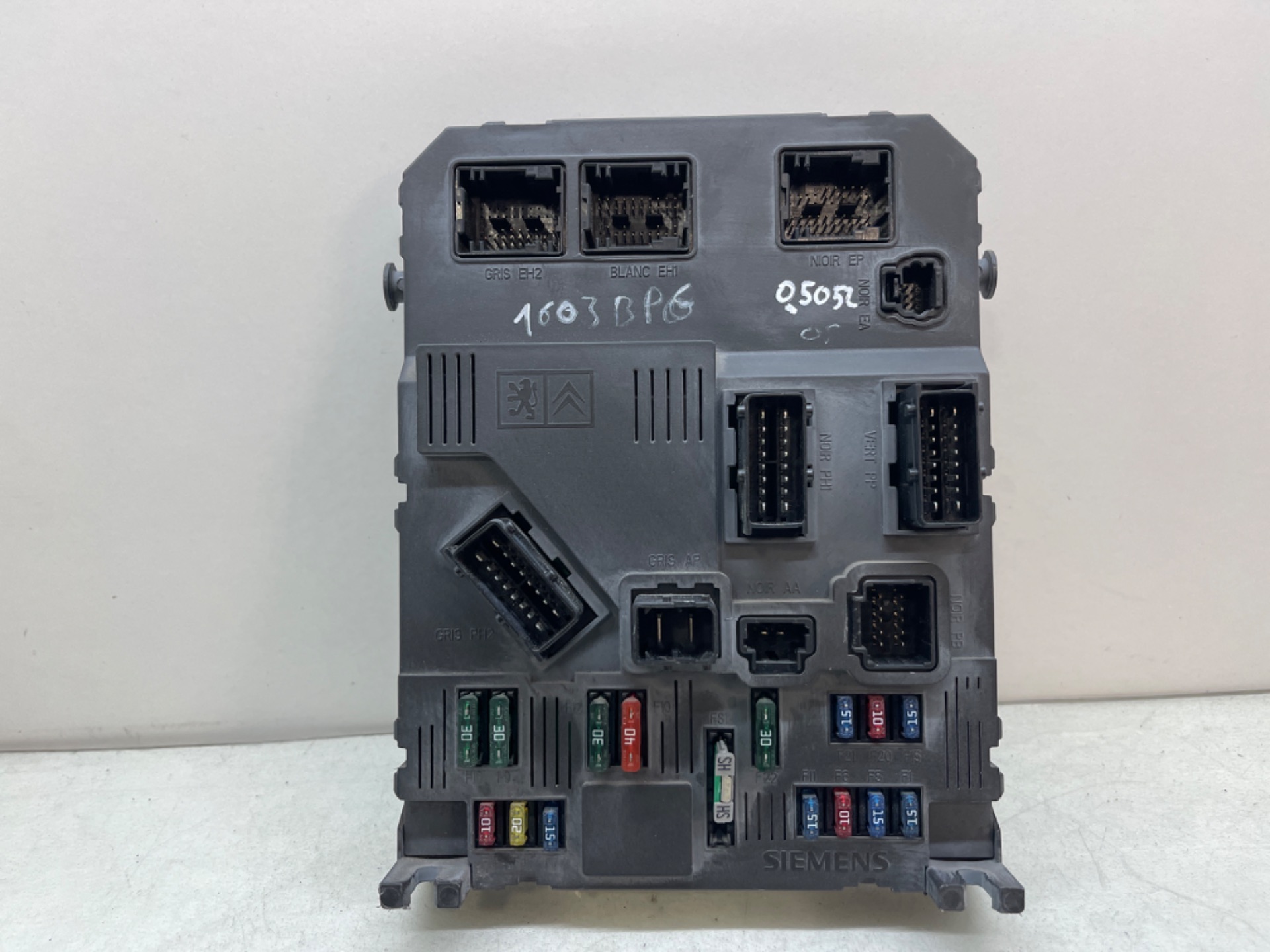 Caja reles / fusibles