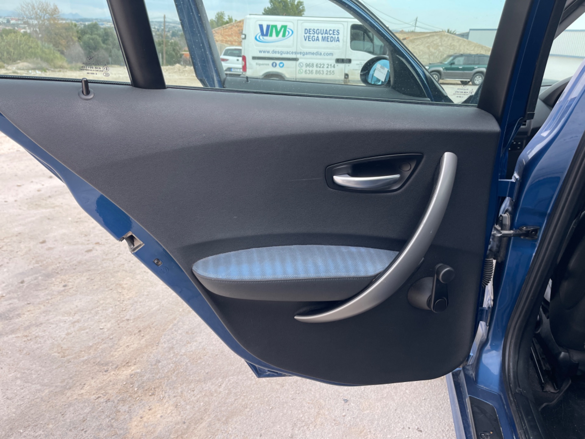 Rear left door trim, photo 1 of 1