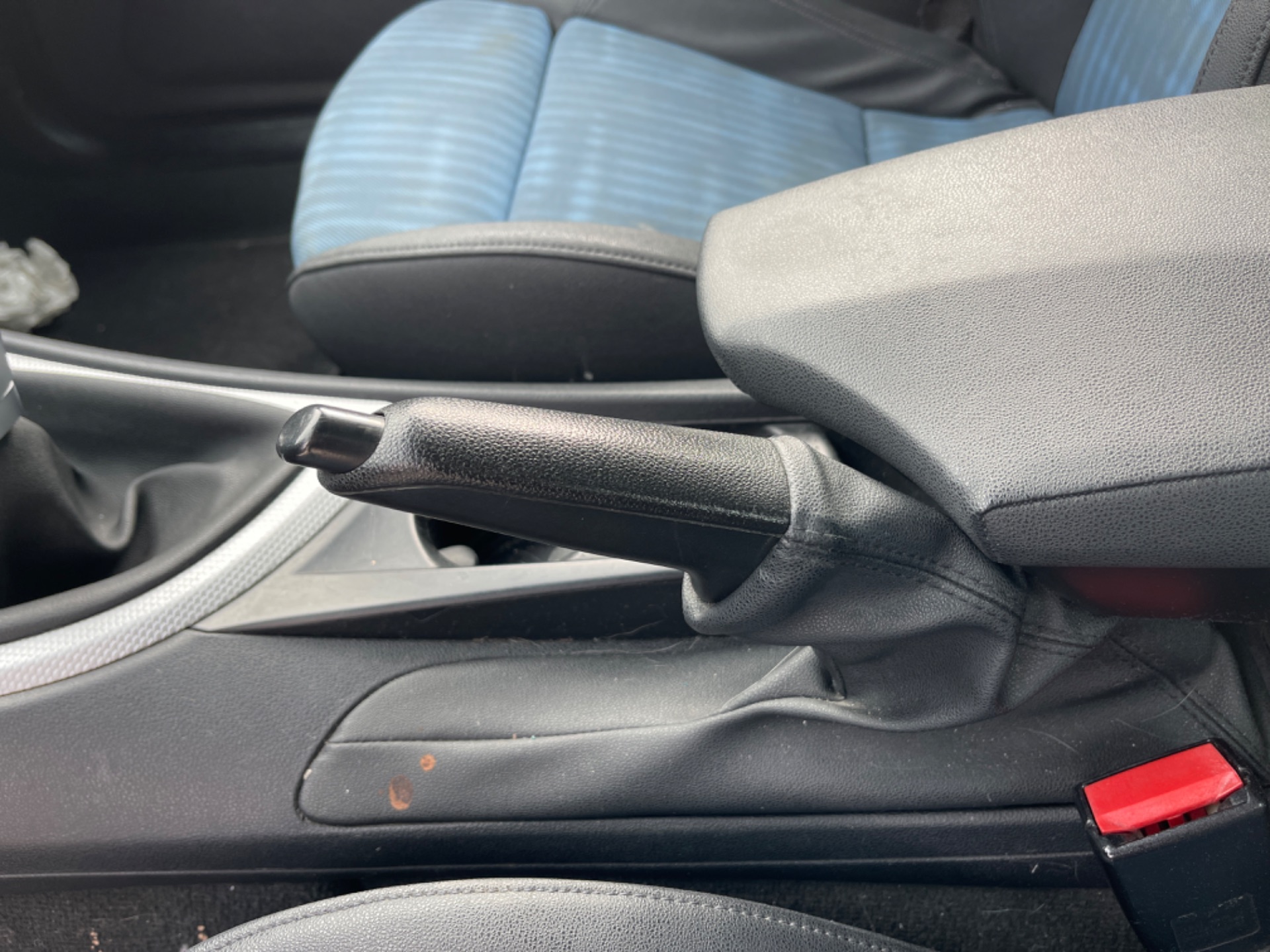 Handbrake lever, photo 1 of 1