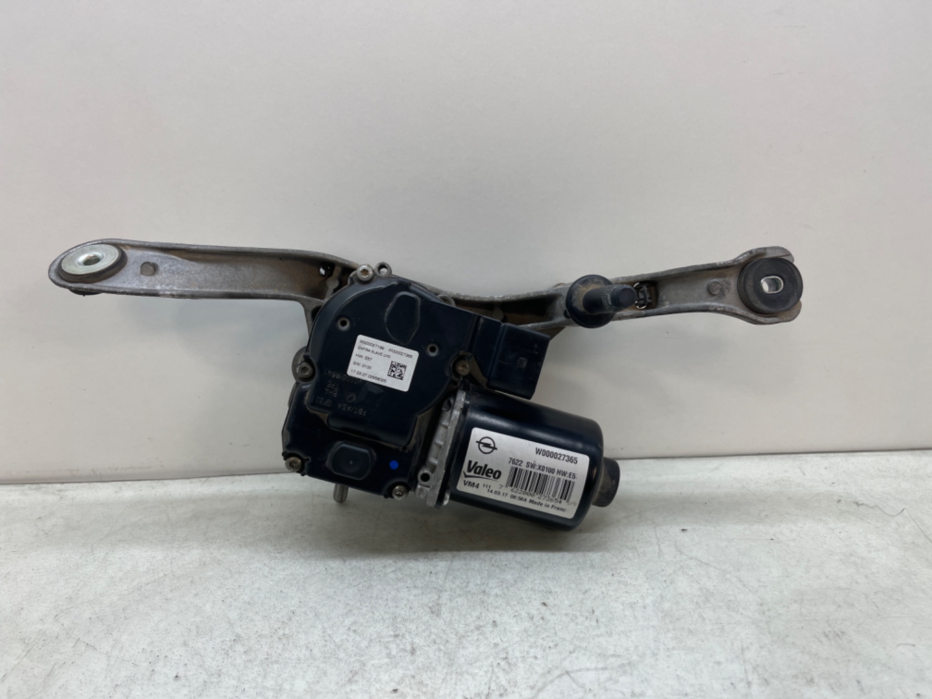 Front wiper motor, photo 1 of 6