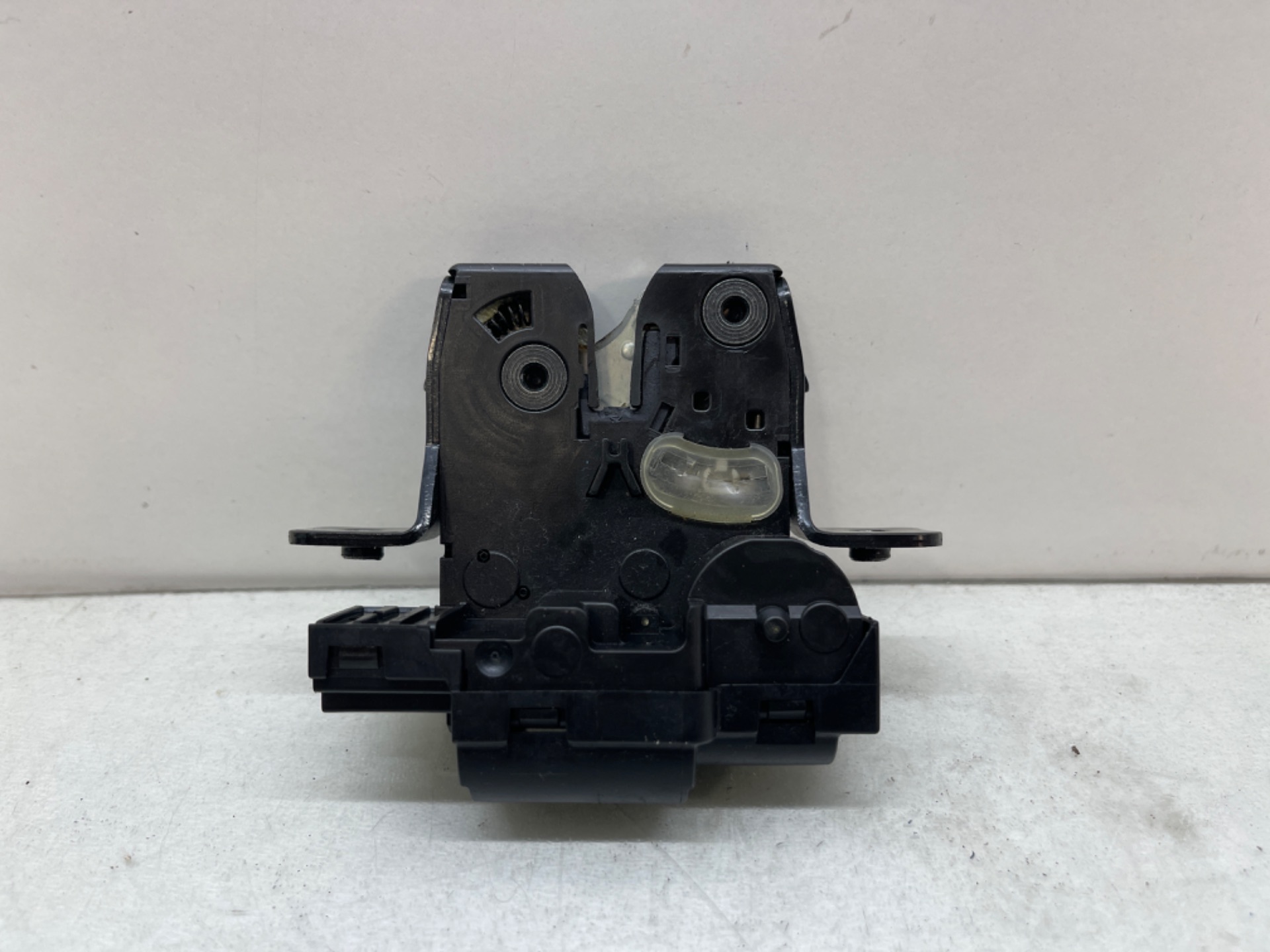 Boot / tailgate lock, photo 1 of 6