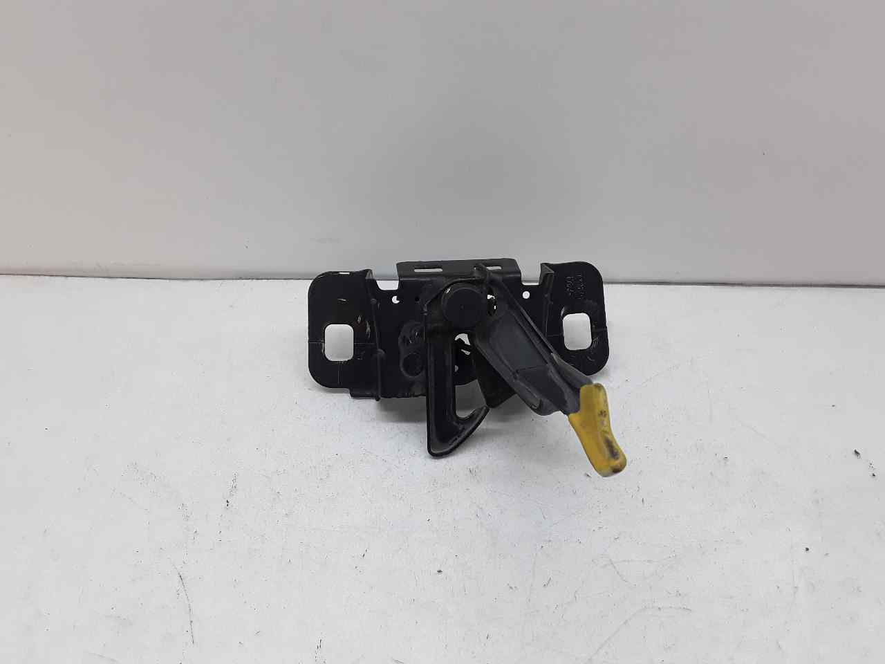 Bonnet lock, photo 1 of 5