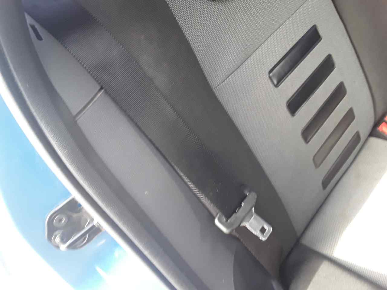 Cinturon seguridad trasero derecho
