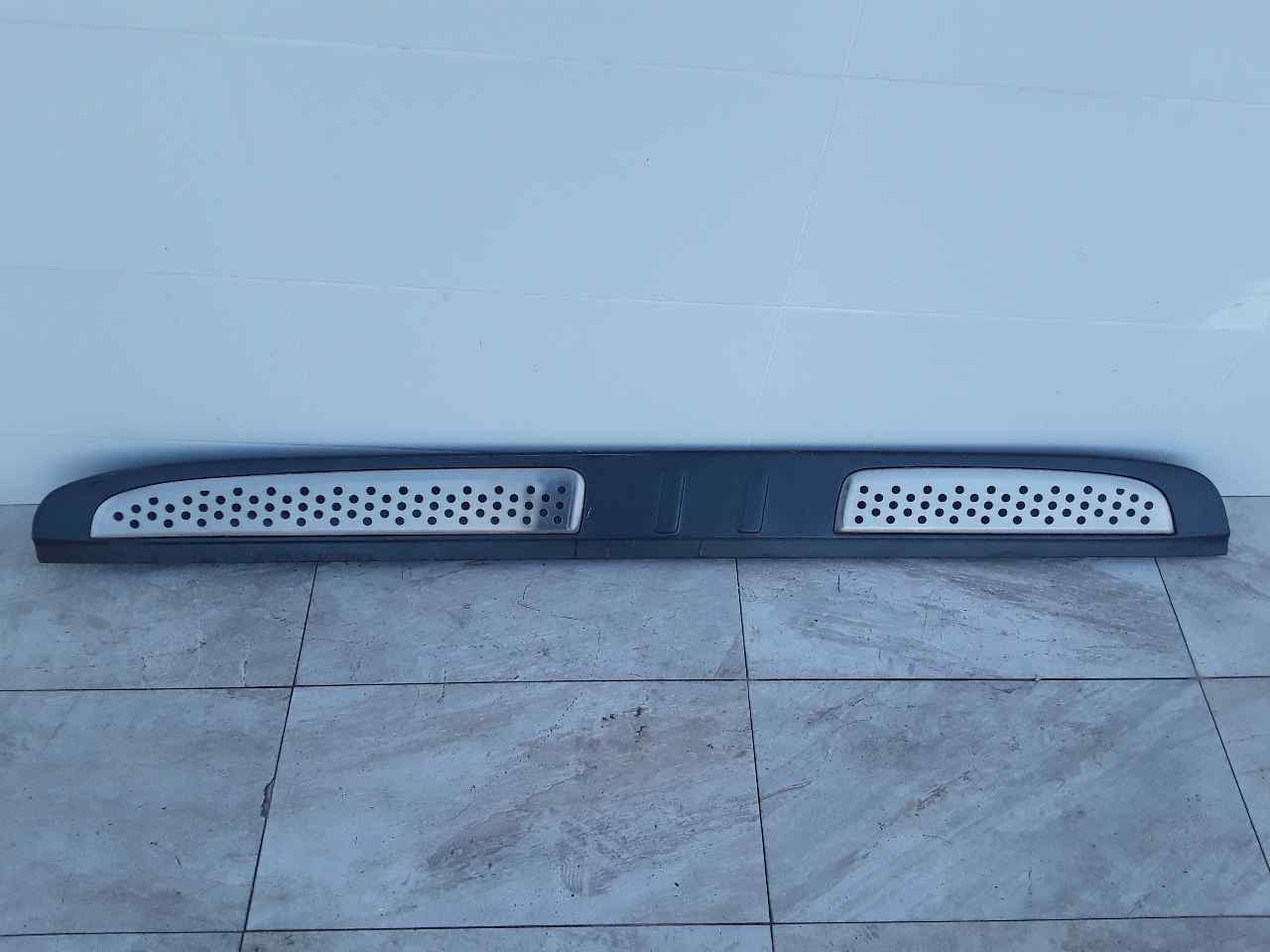 Faldon lateral