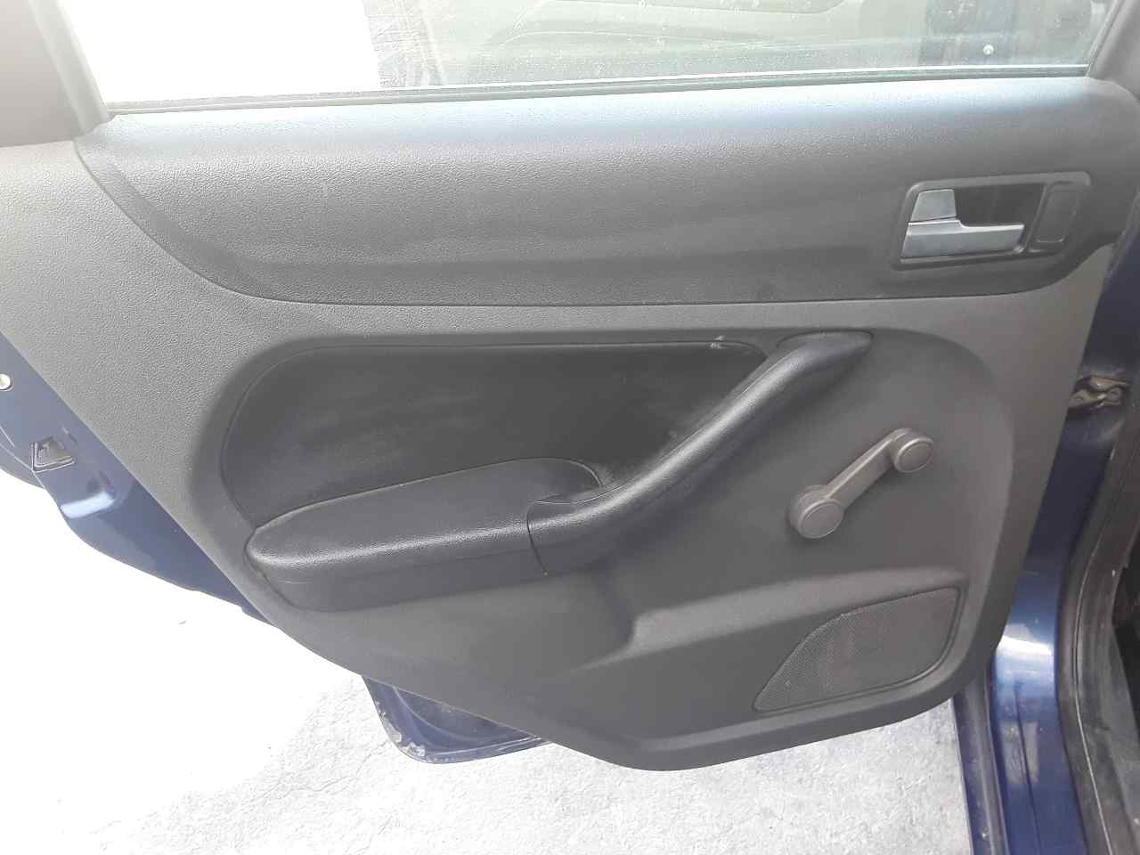 Guarnecido puerta trasera izquierda