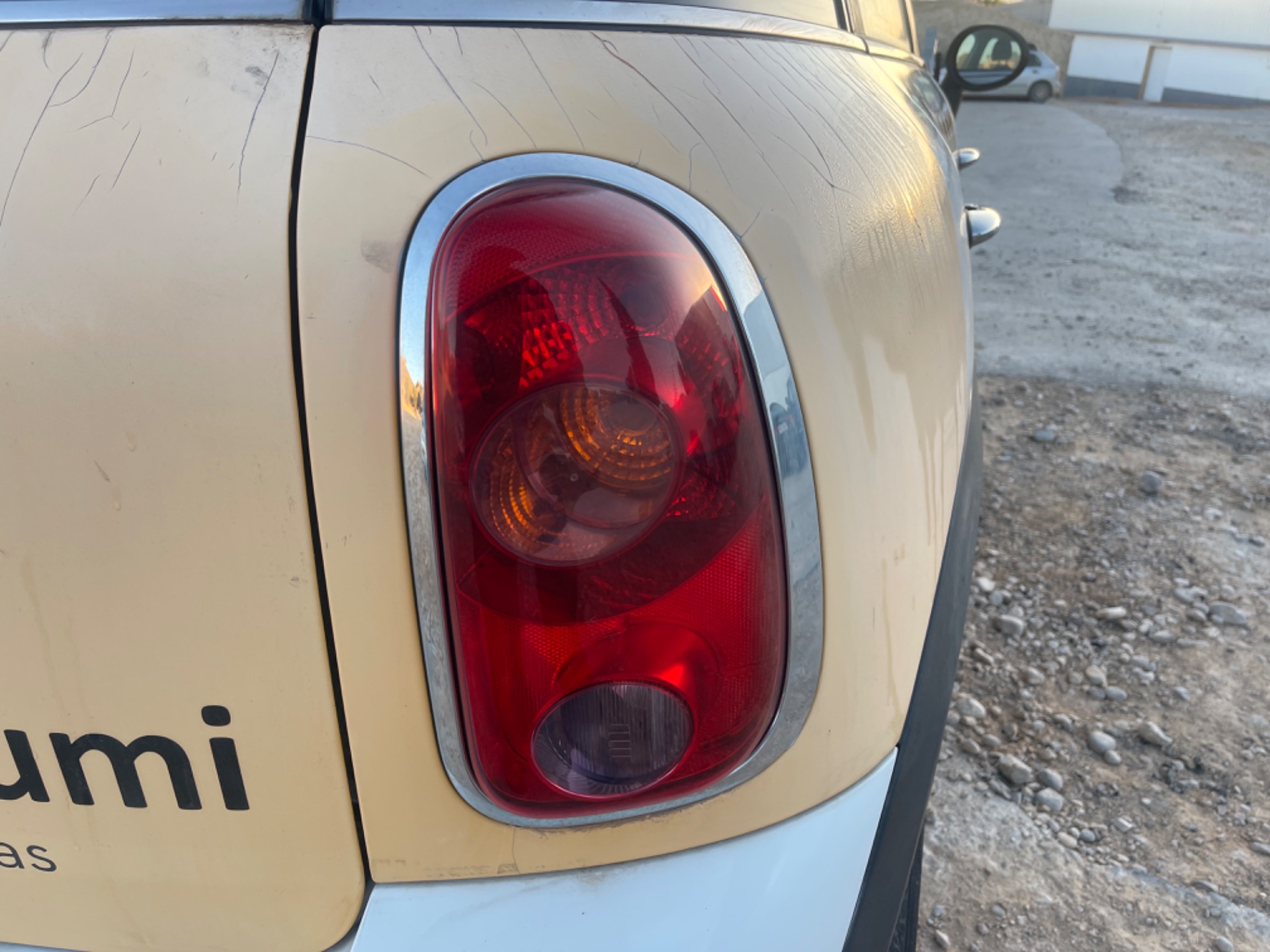 Piloto trasero derecho, foto 1 de 2