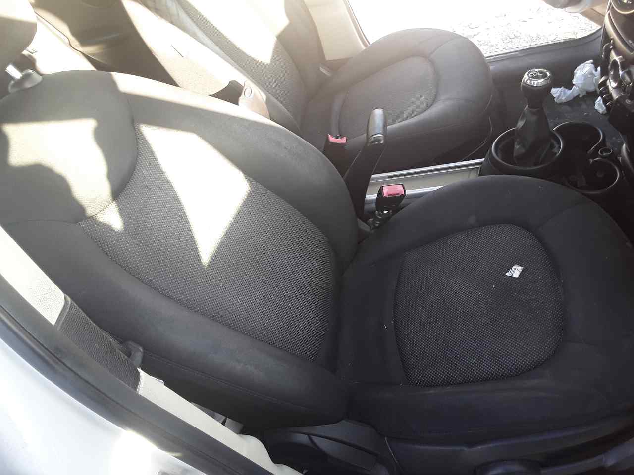 Front right seat, photo 1 of 1