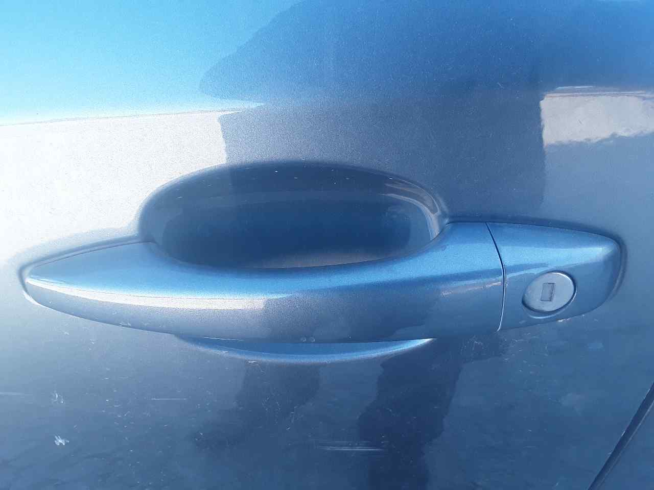 Front left outer door handle, photo 1 of 4