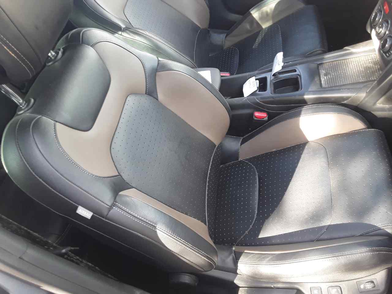Asiento delantero derecho, foto 1 de 6