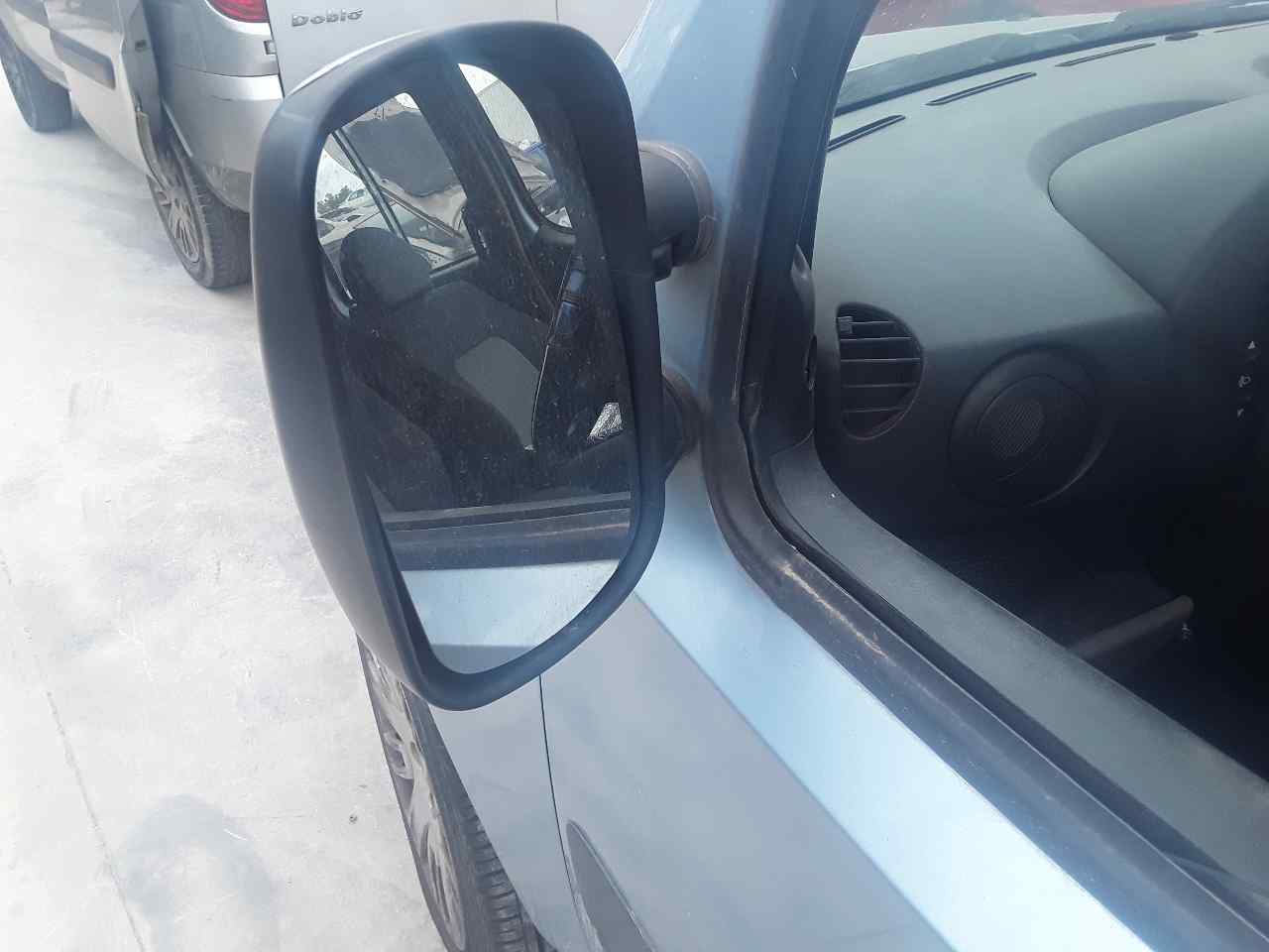Retrovisor izquierdo