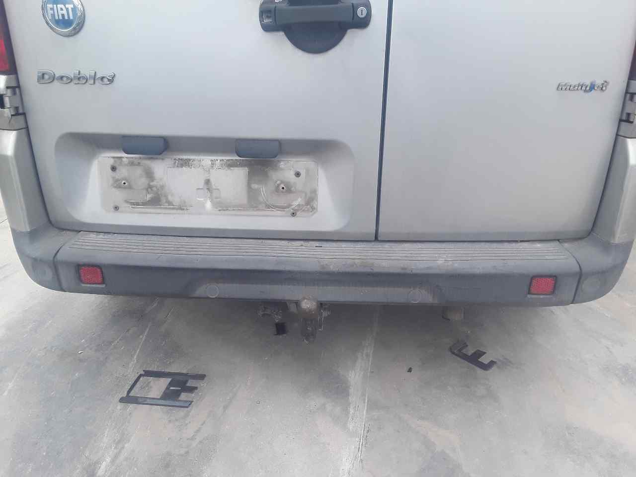Paragolpes trasero