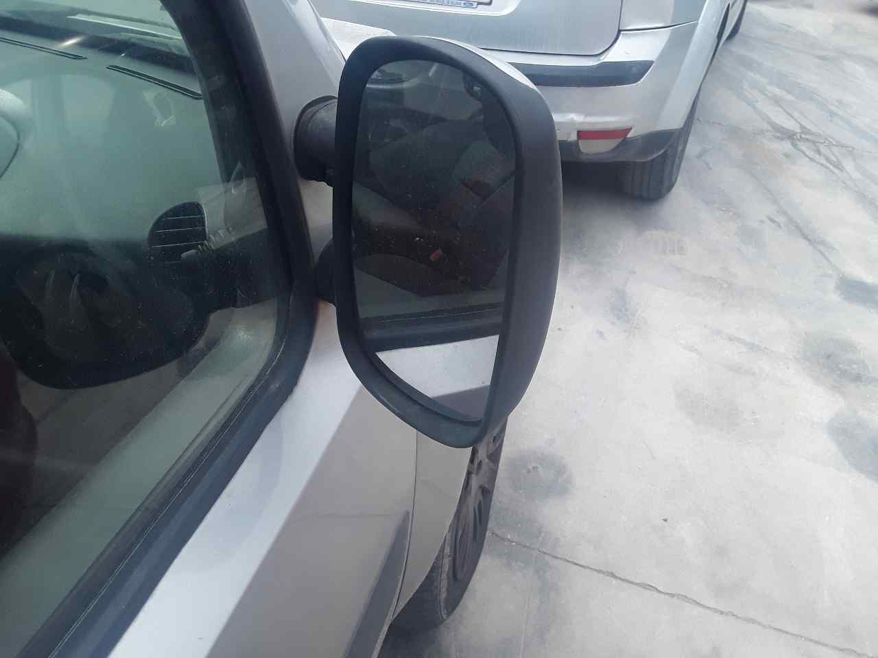 Retrovisor derecho