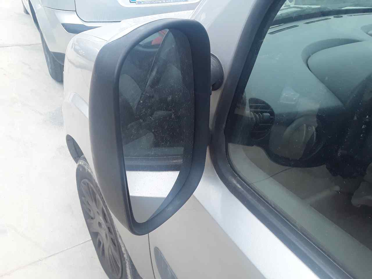 Retrovisor izquierdo