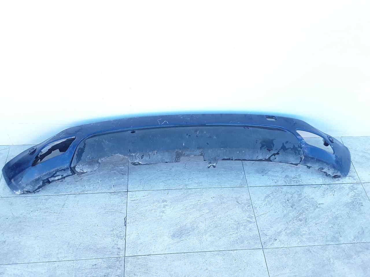 Paragolpes trasero