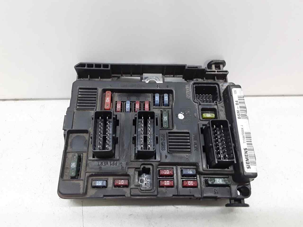 Caja reles / fusibles