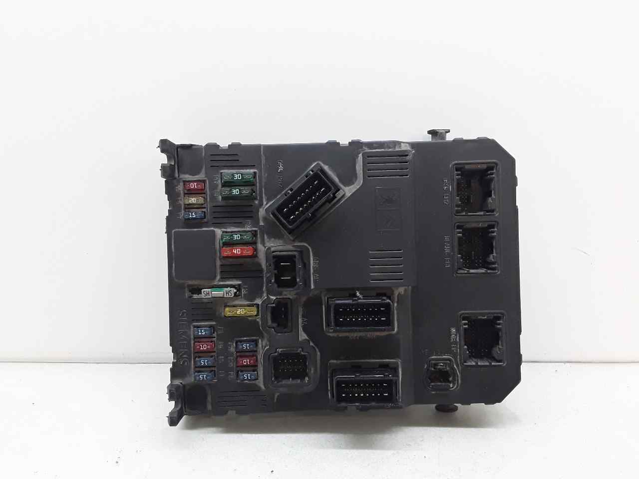 Caja reles / fusibles