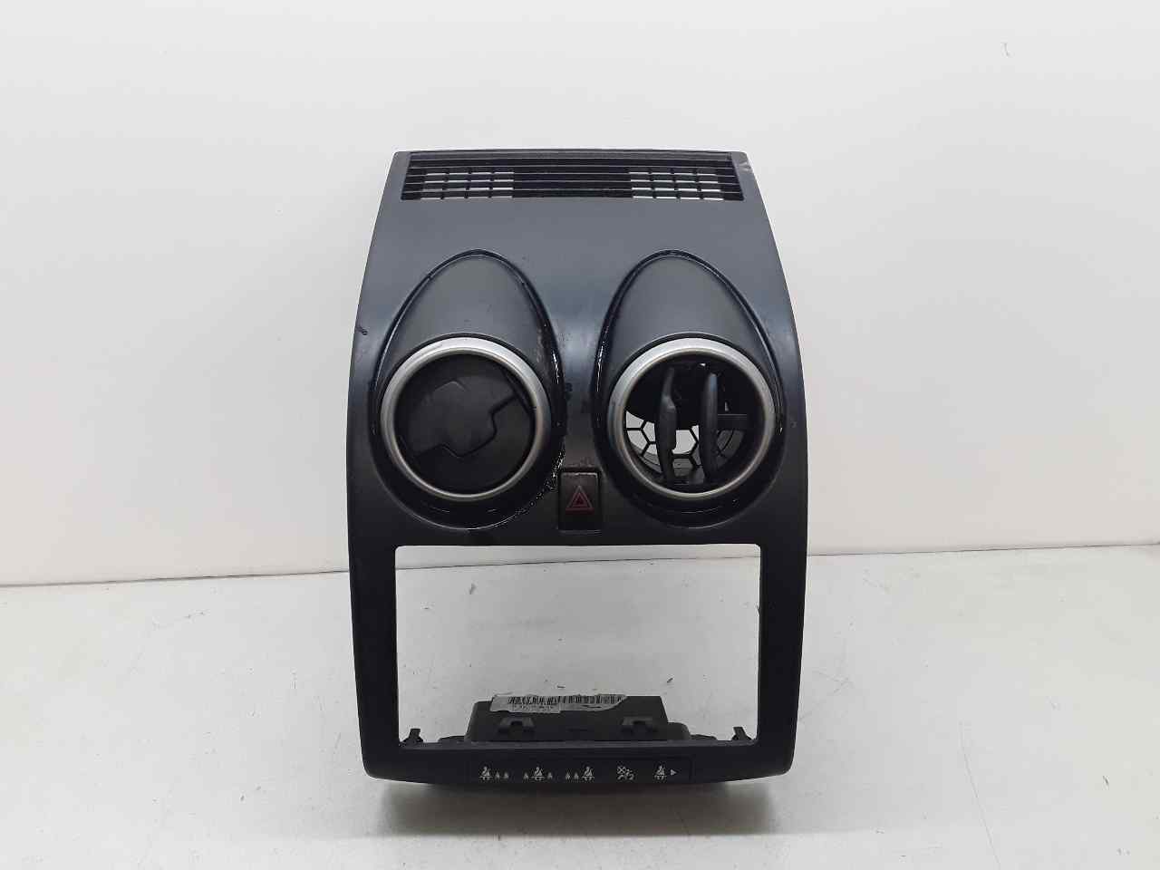 Centre air vent, photo 1 of 6