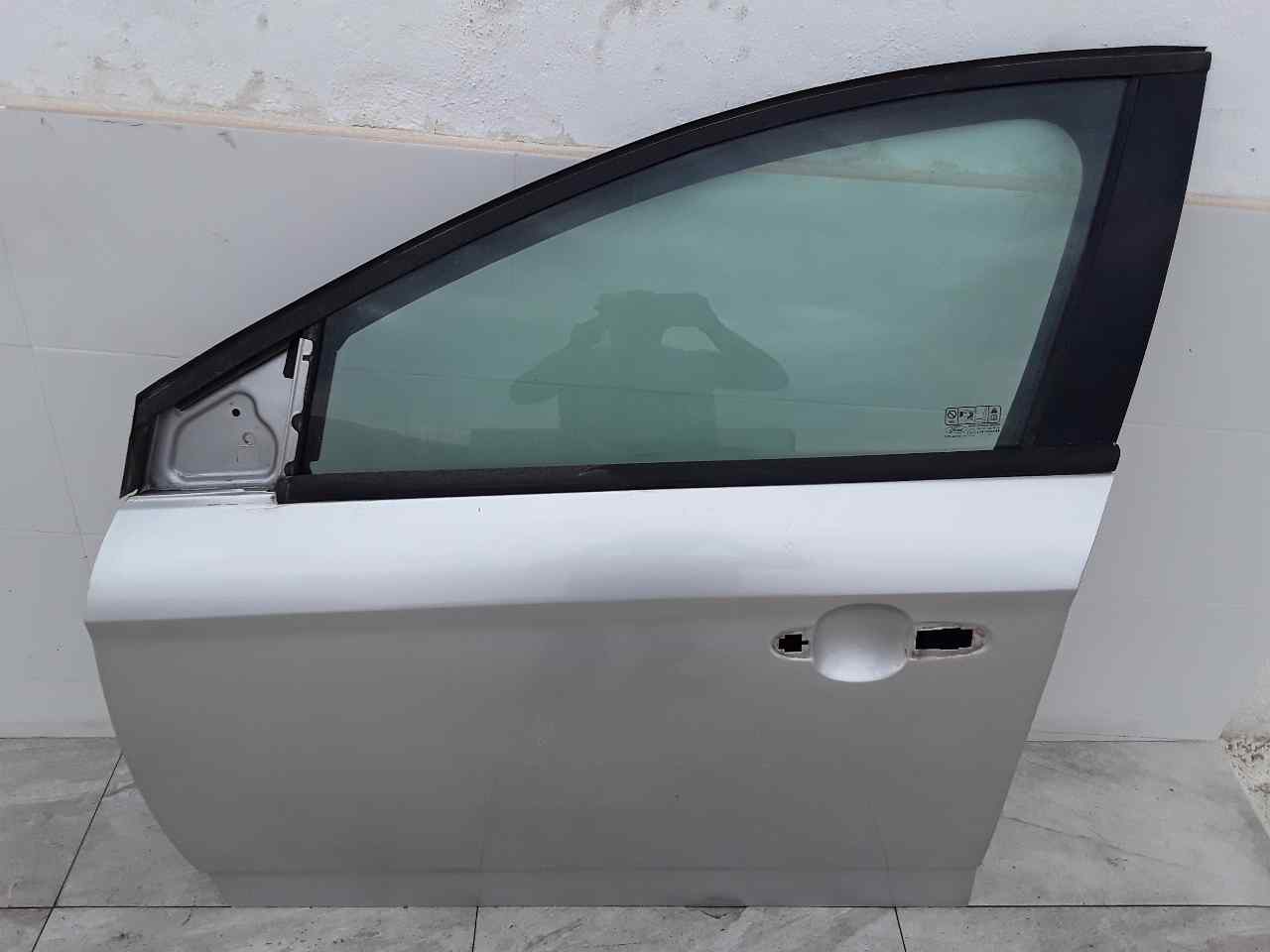 Puerta delantera izquierda