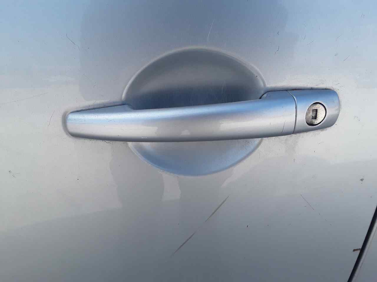 Maneta exterior delantera izquierda