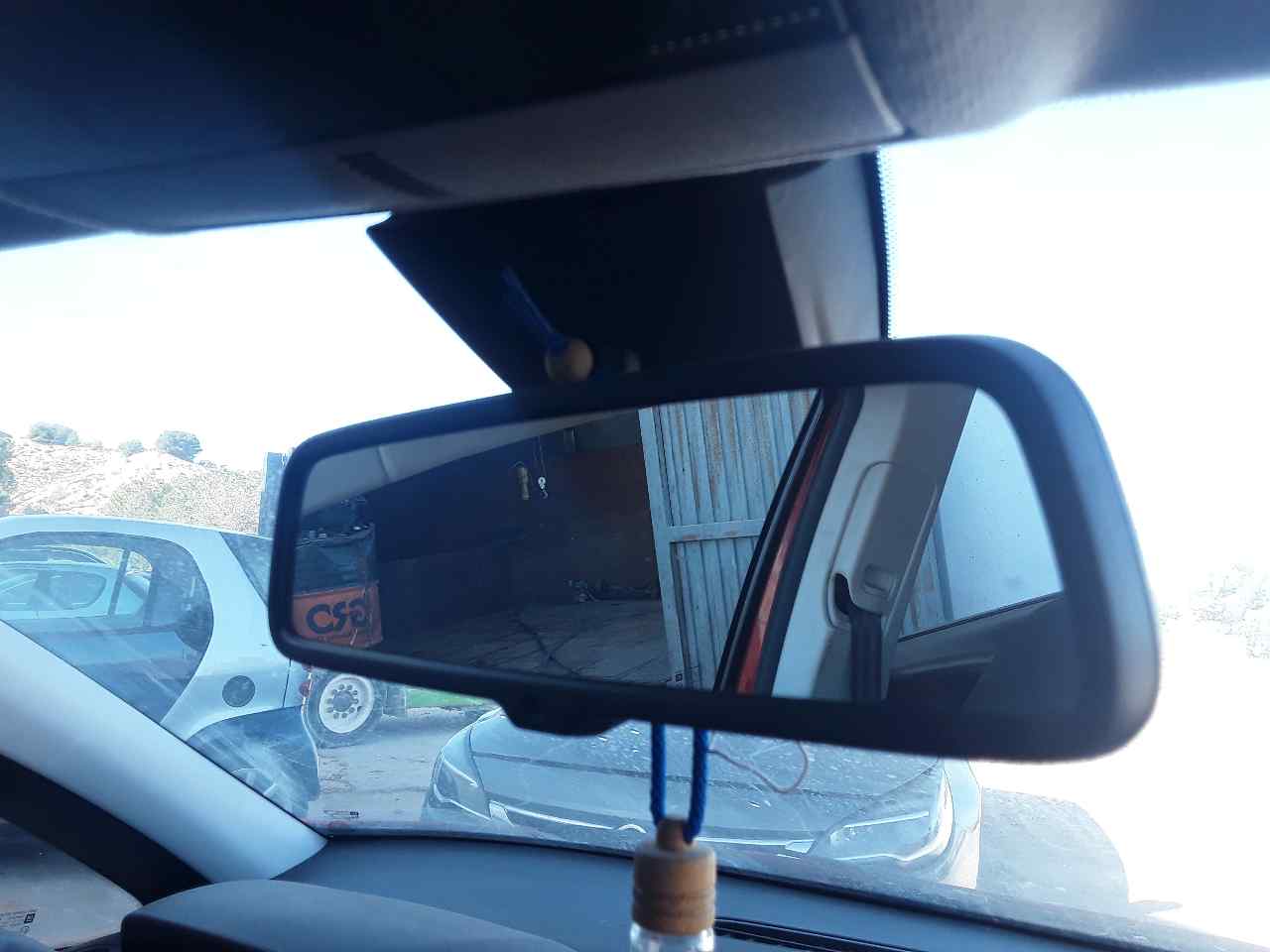 Specchietto interno, foto 1 di 1