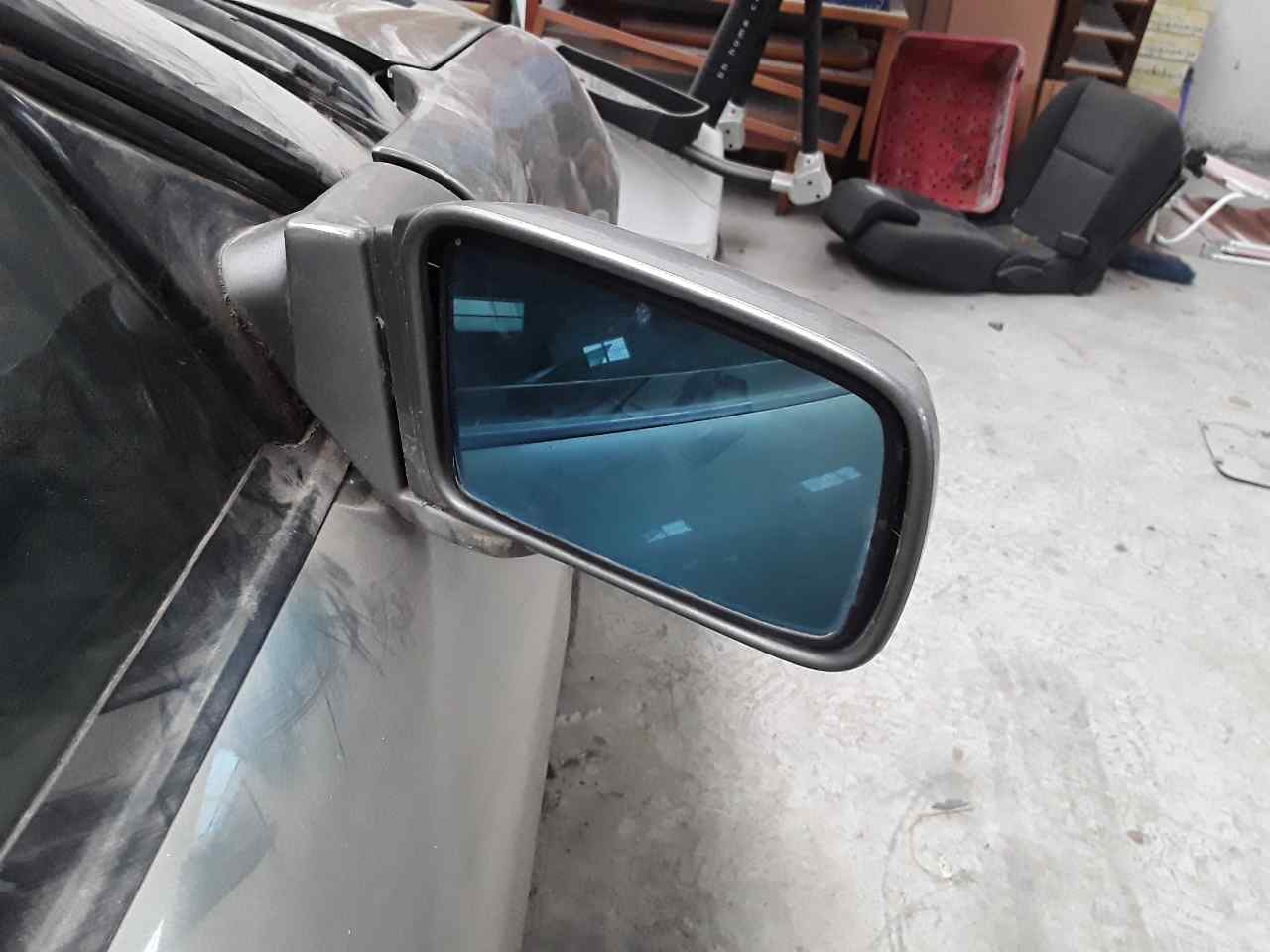 Retrovisor derecho