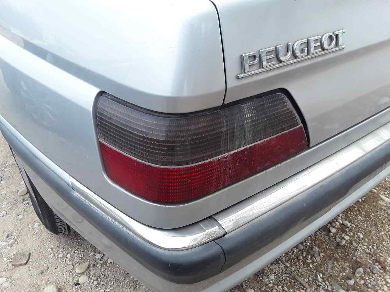 Piloto trasero izquierdo, foto 1 de 1