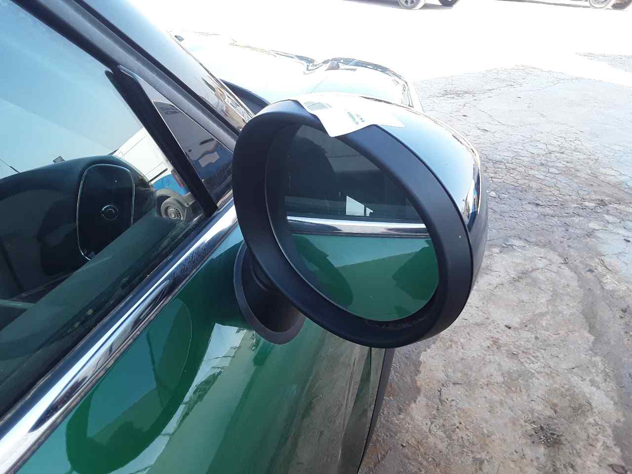 Retrovisor derecho, foto 1 de 4