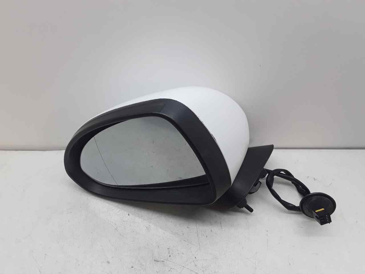 Retrovisor izquierdo