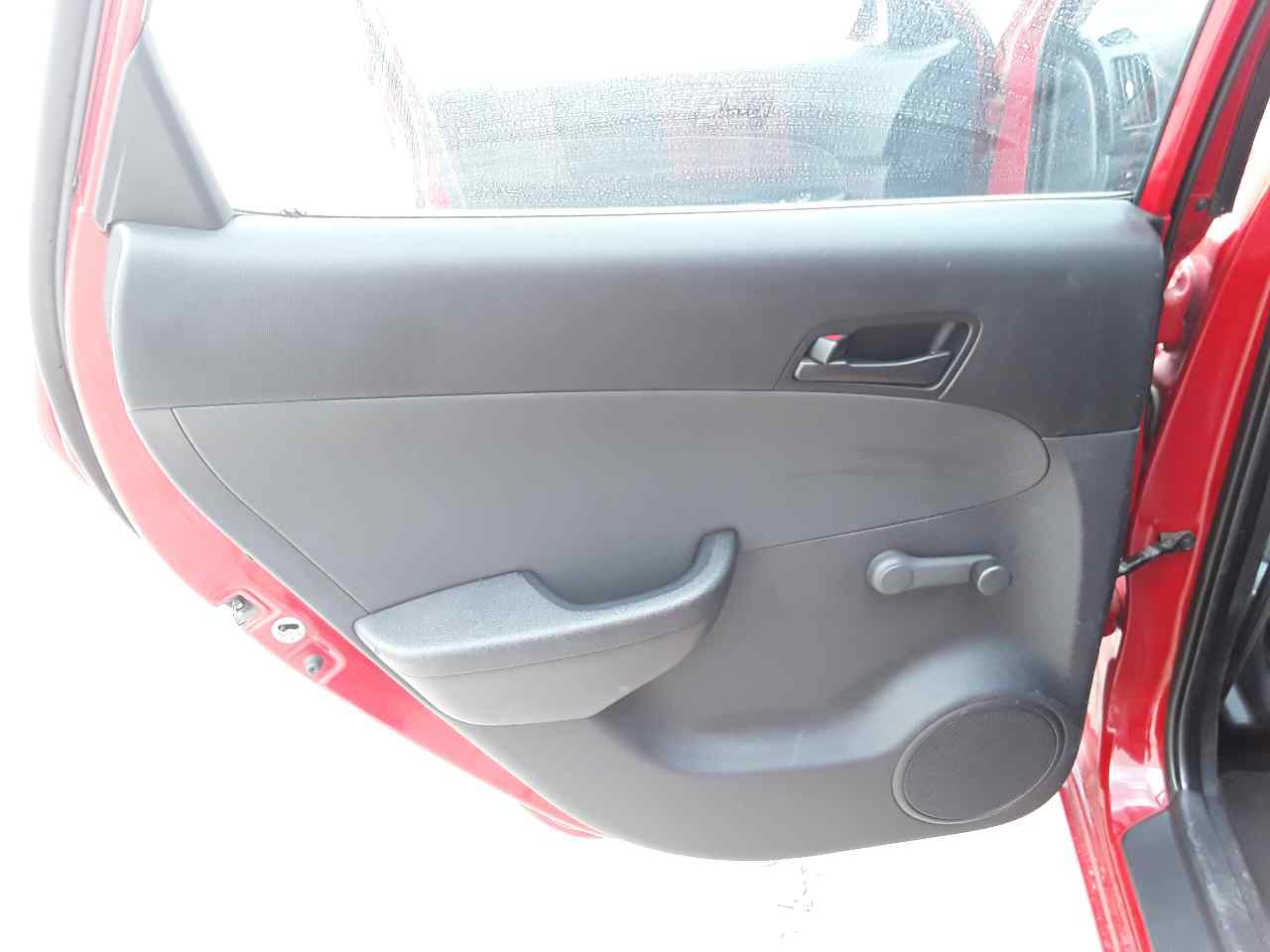 Guarnecido puerta trasera izquierda