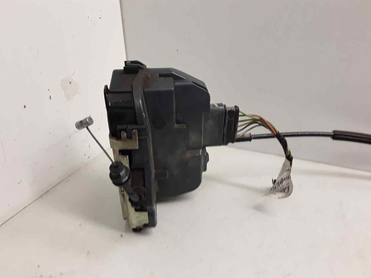 Cerradura puerta delantera derecha