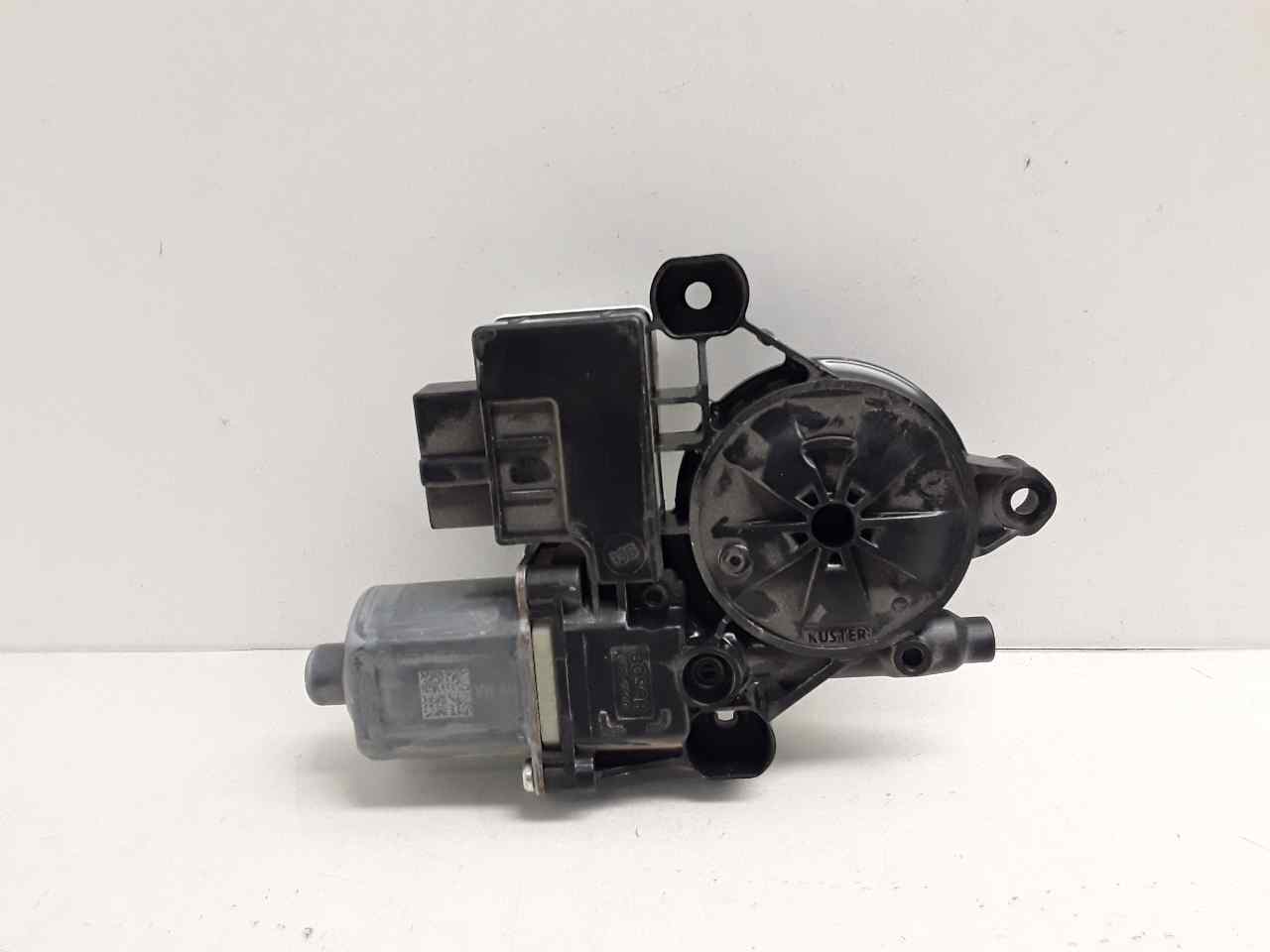 Rear right window regulator motor, photo 1 of 3