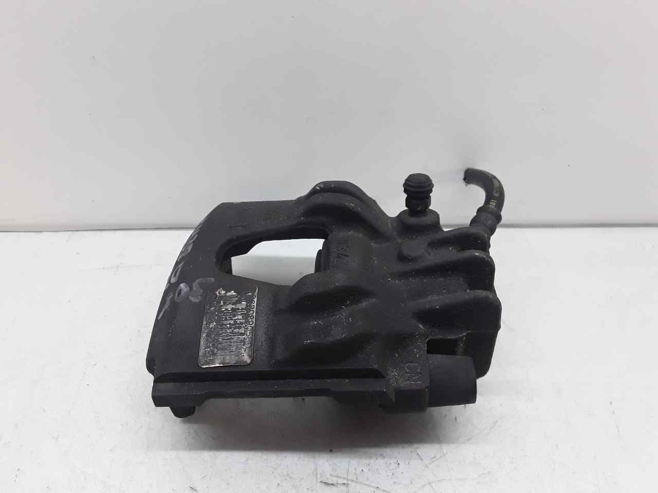 Pinza de freno delantera derecha