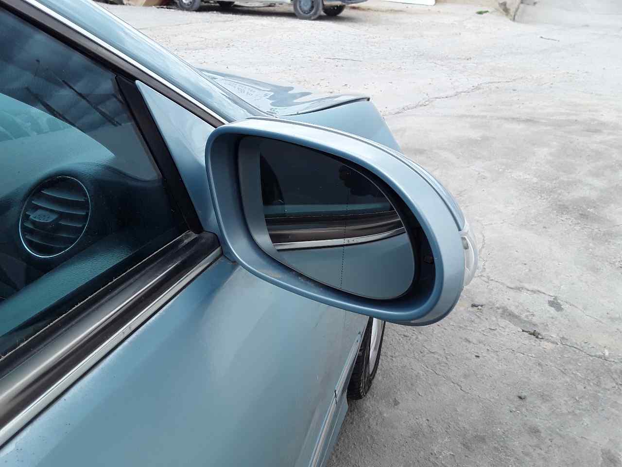 Retrovisor derecho