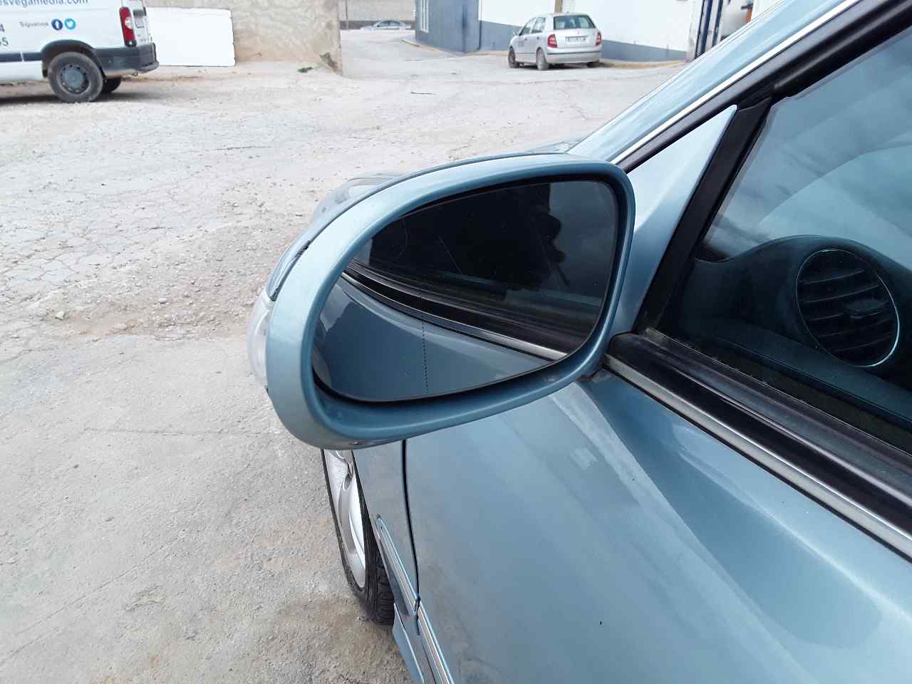 Retrovisor izquierdo