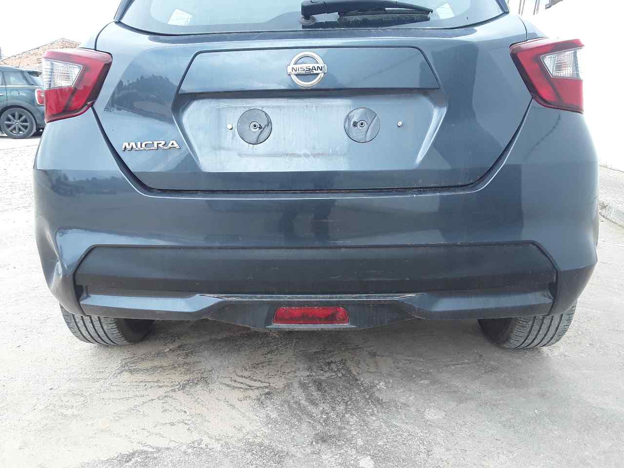 Paragolpes trasero, foto 1 de 3