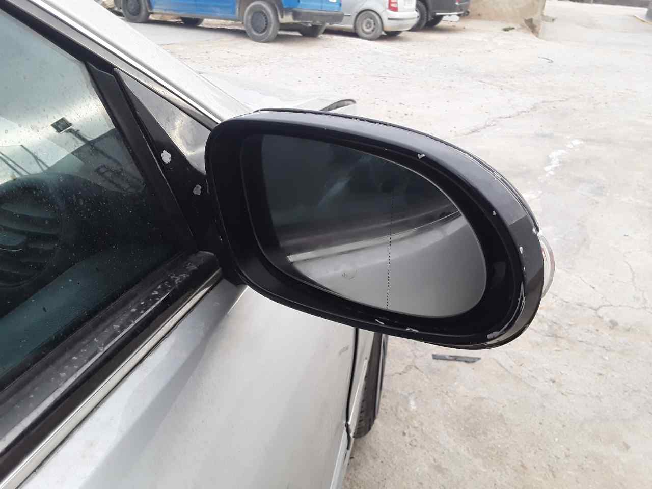 Retrovisor derecho