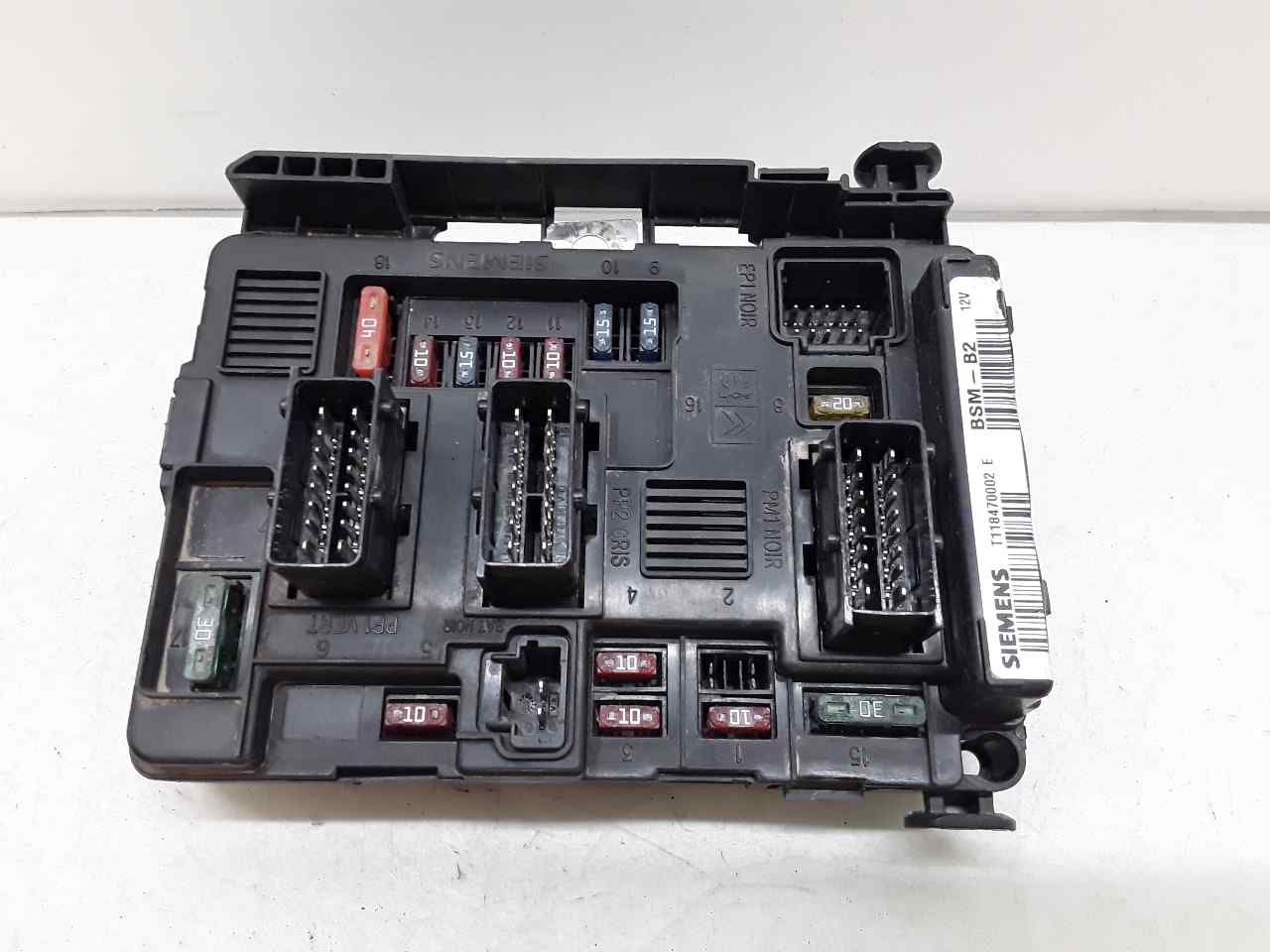 Caja reles / fusibles