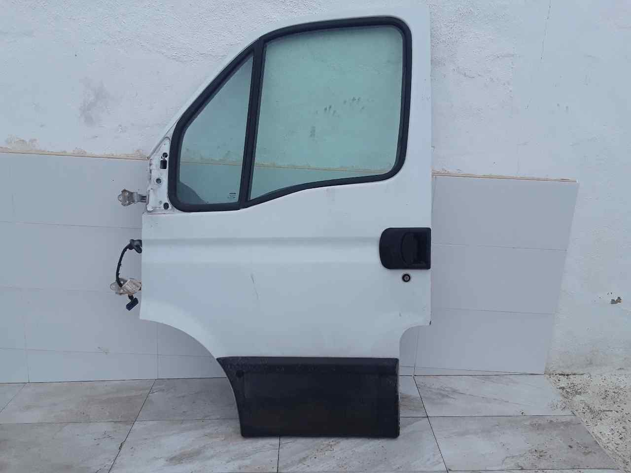 Puerta delantera izquierda
