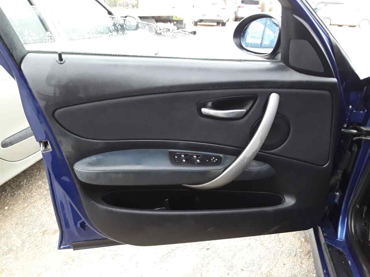 Guarnecido puerta delantera izquierda, foto 1 de 1