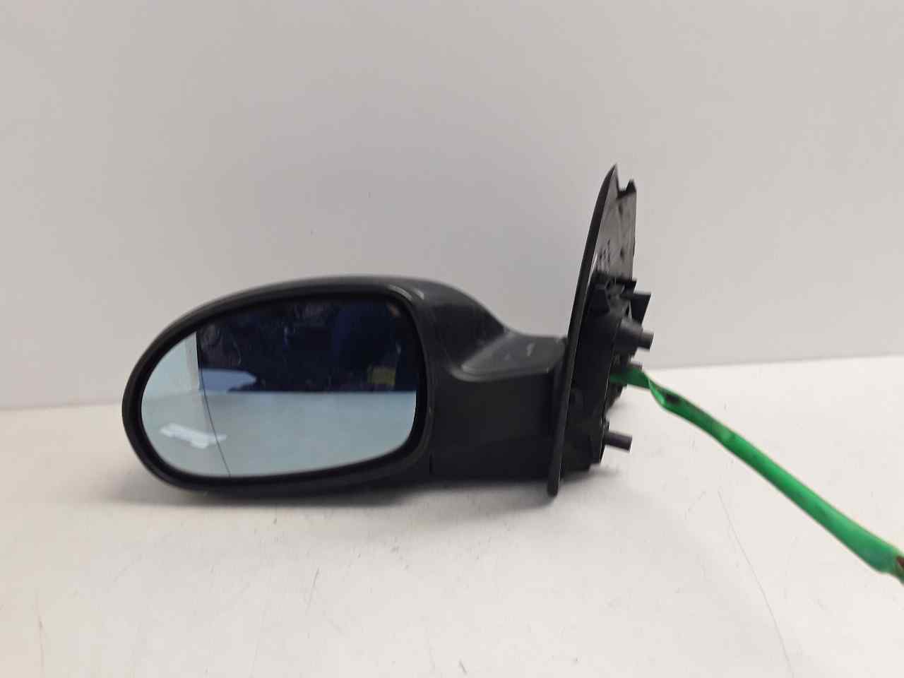 Retrovisor izquierdo