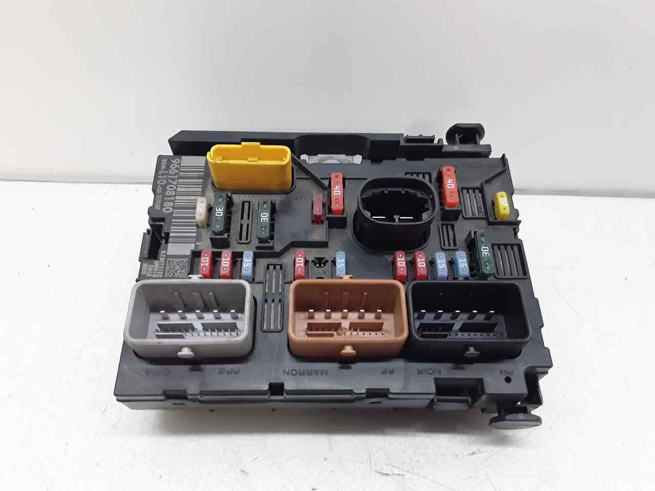 Caja reles / fusibles
