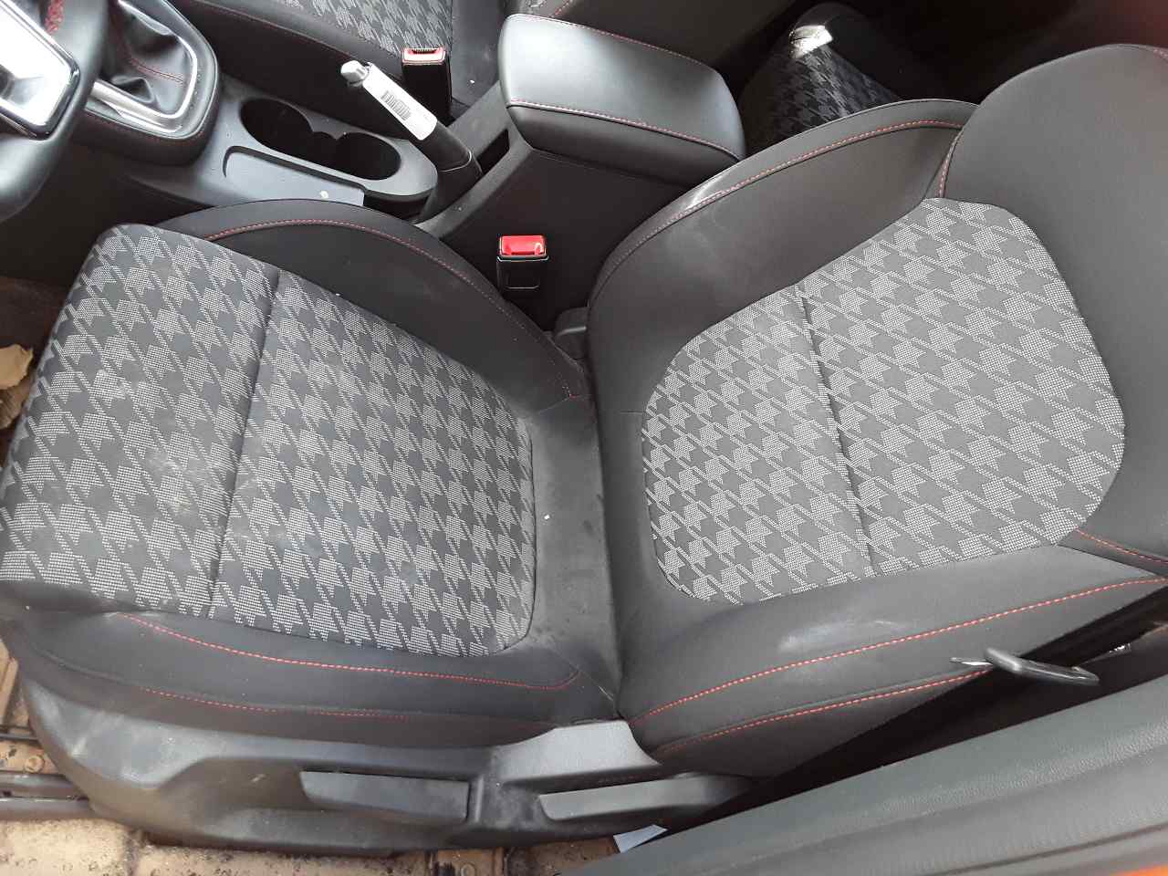 Asiento delantero izquierdo, foto 1 de 2