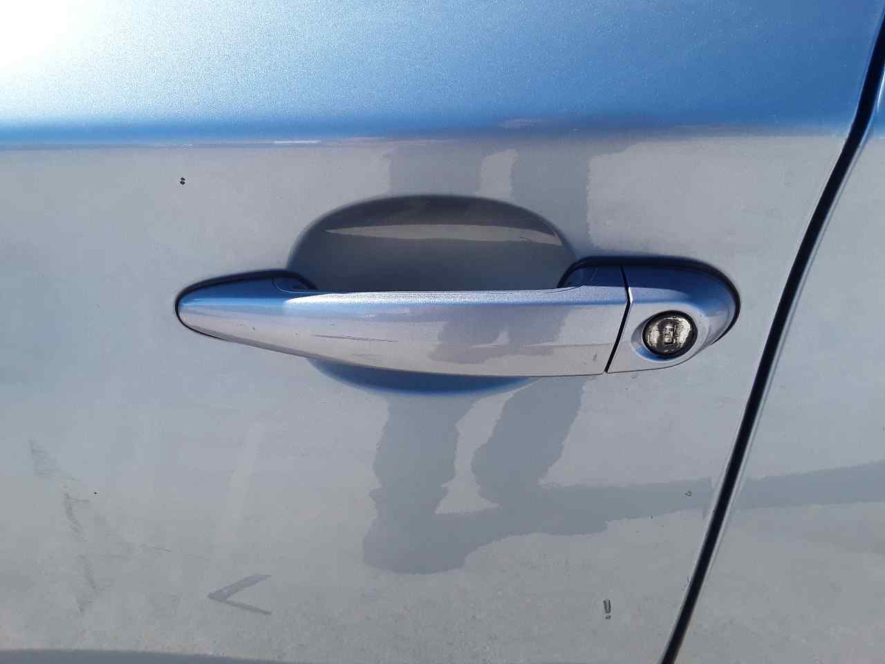 Front left outer door handle, photo 1 of 1