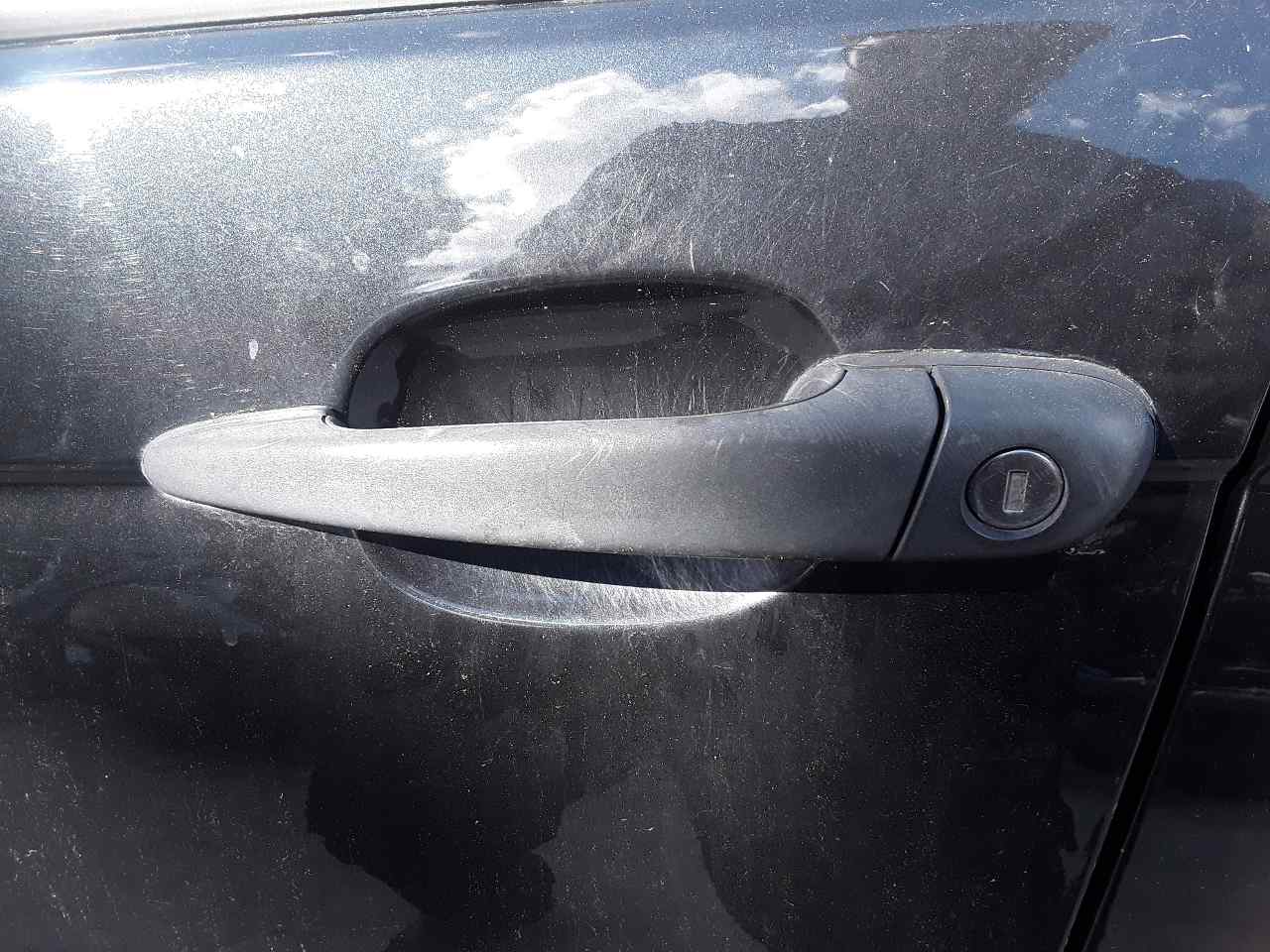 Maneta exterior delantera izquierda