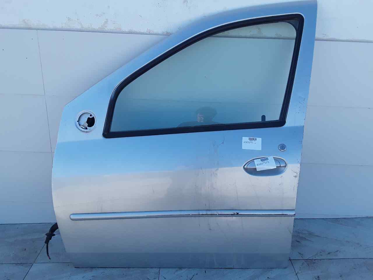 Puerta delantera izquierda