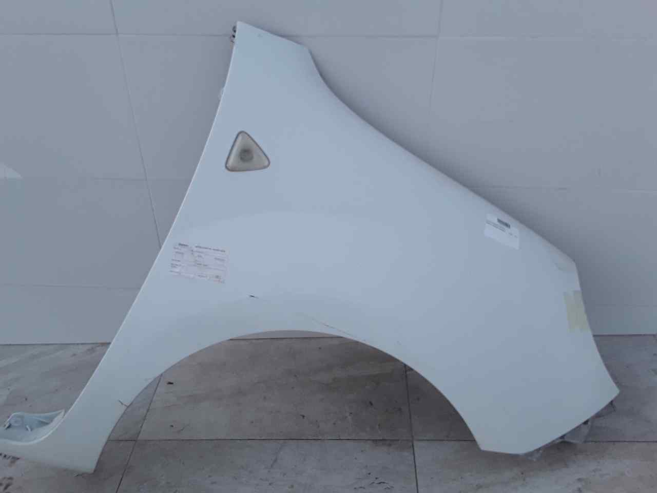 Aleta delantera derecha, foto 1 de 6