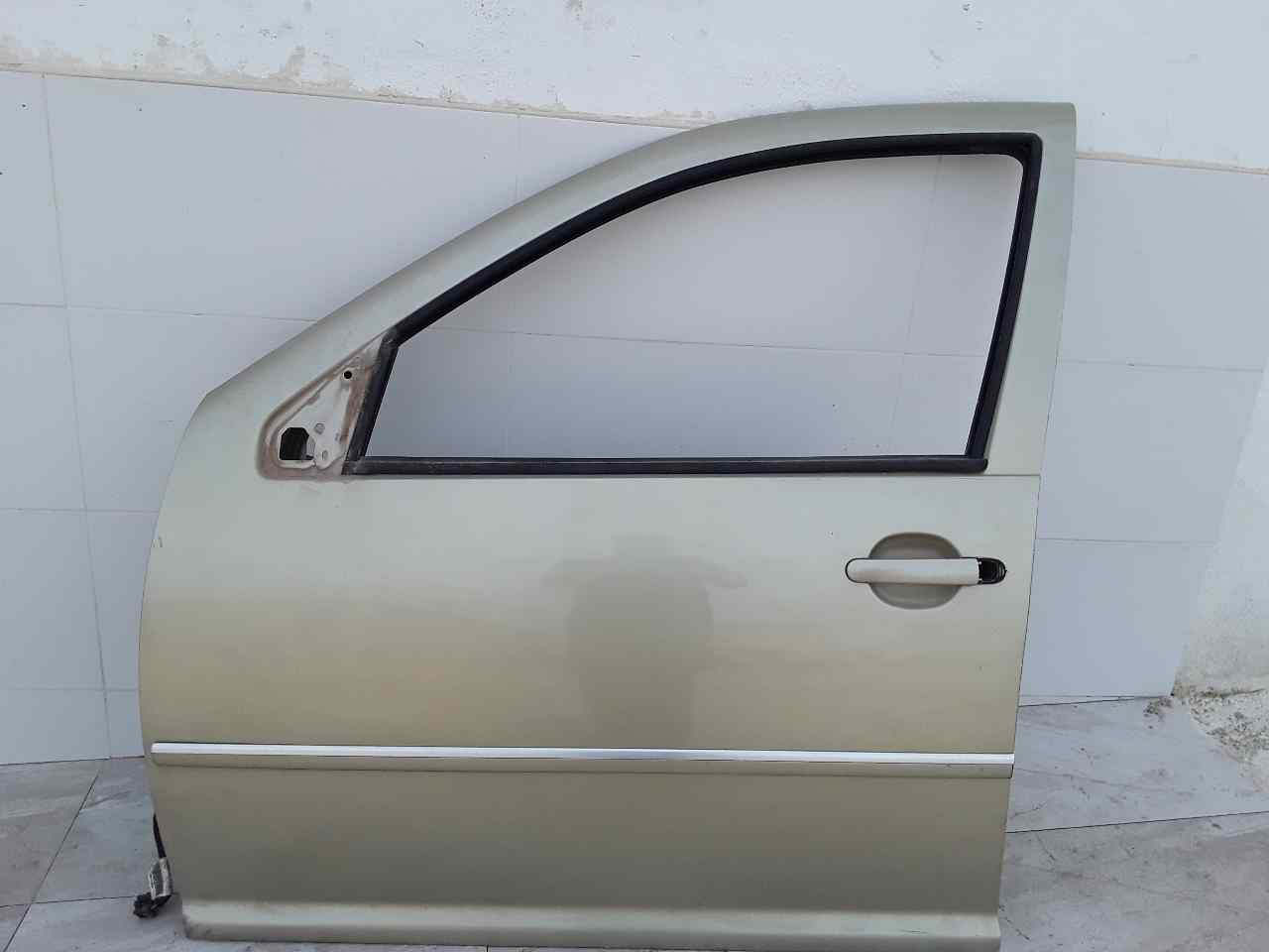Puerta delantera izquierda